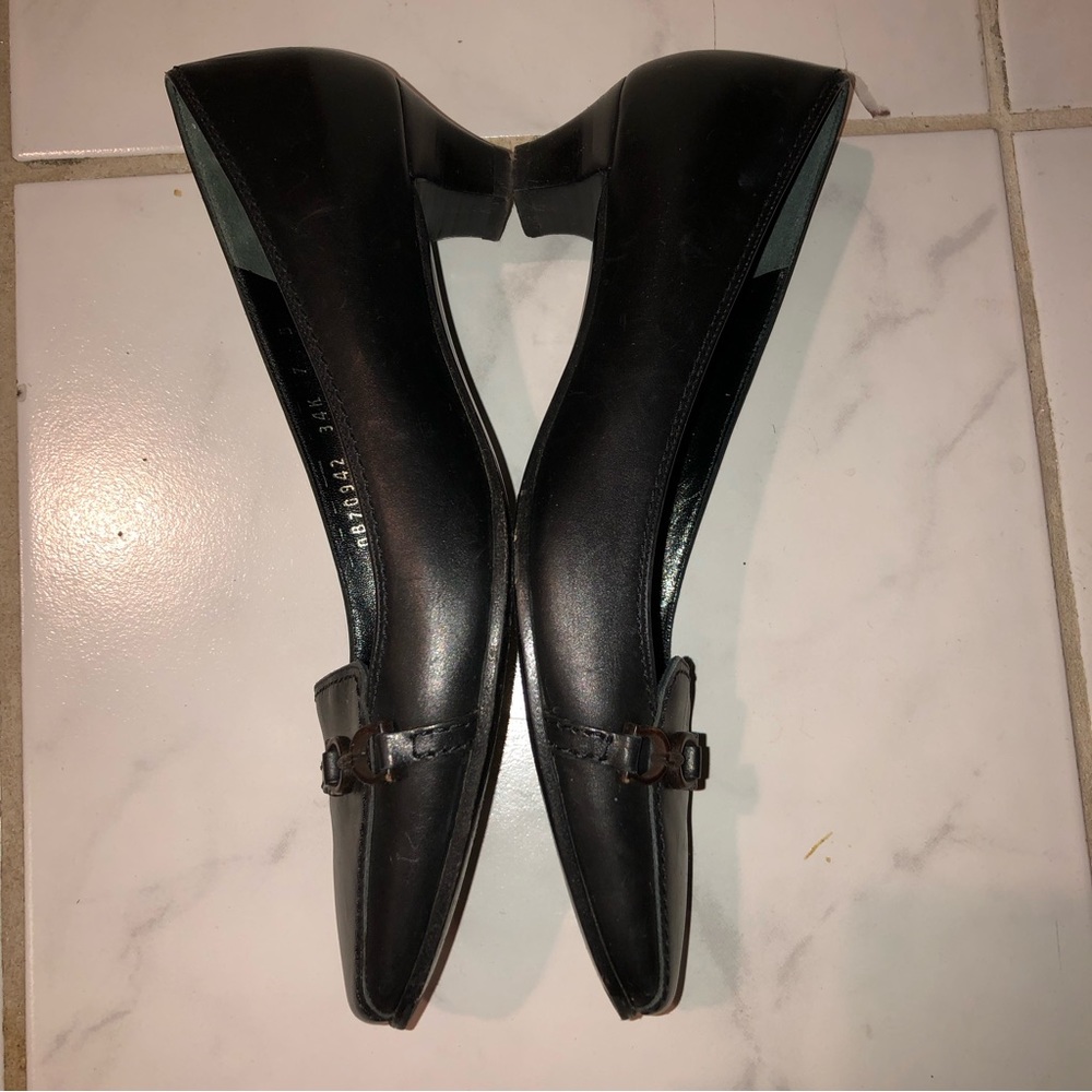 7 SALVATORE FERRAGAMO  leather black block kitten heel